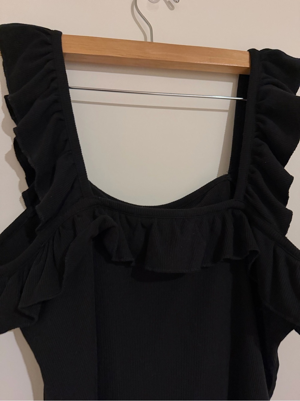 Black Ruffle Sleeveless Top - Women’s Size Large - Picture 4 of 5